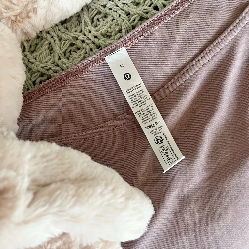 NWT lululemon Drapey Softstreme off-the-shoulder long sleeve top- size M - Picture 4 of 7